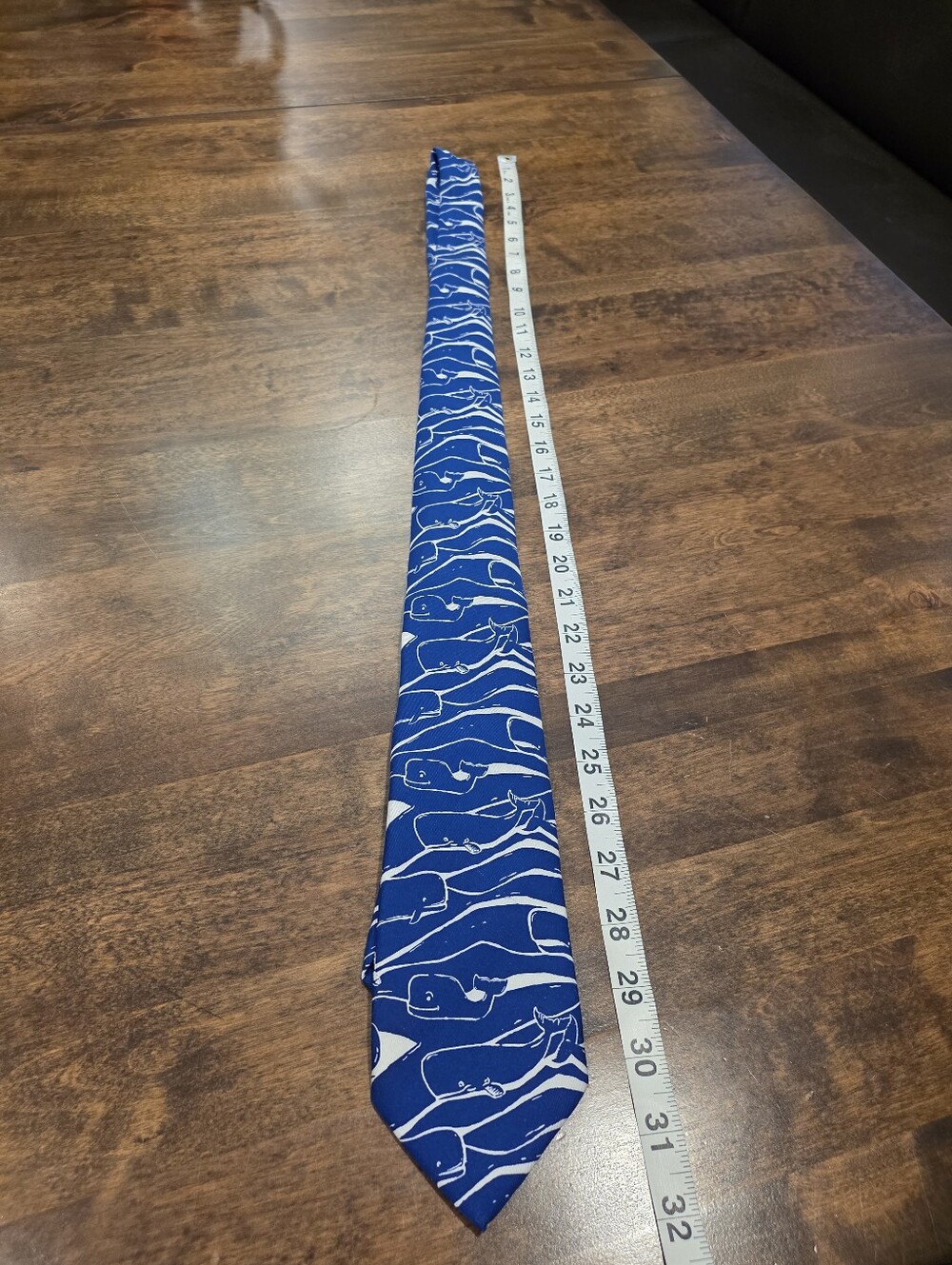 Vineyard Vines Martha's Vineyard  Blue and White Large Whale Pattern - Picture 2 of 4